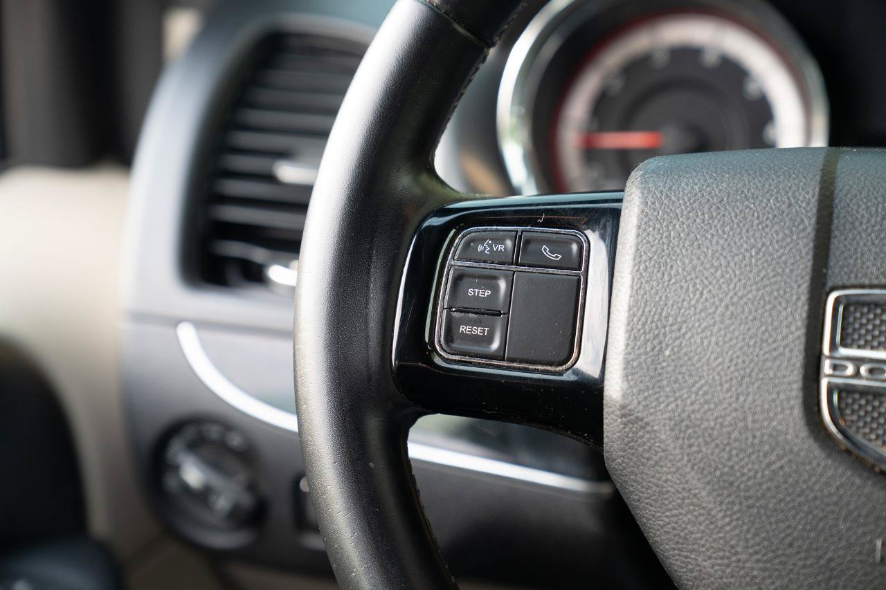 Used 2019 Dodge Grand Caravan SXT FWD image 36