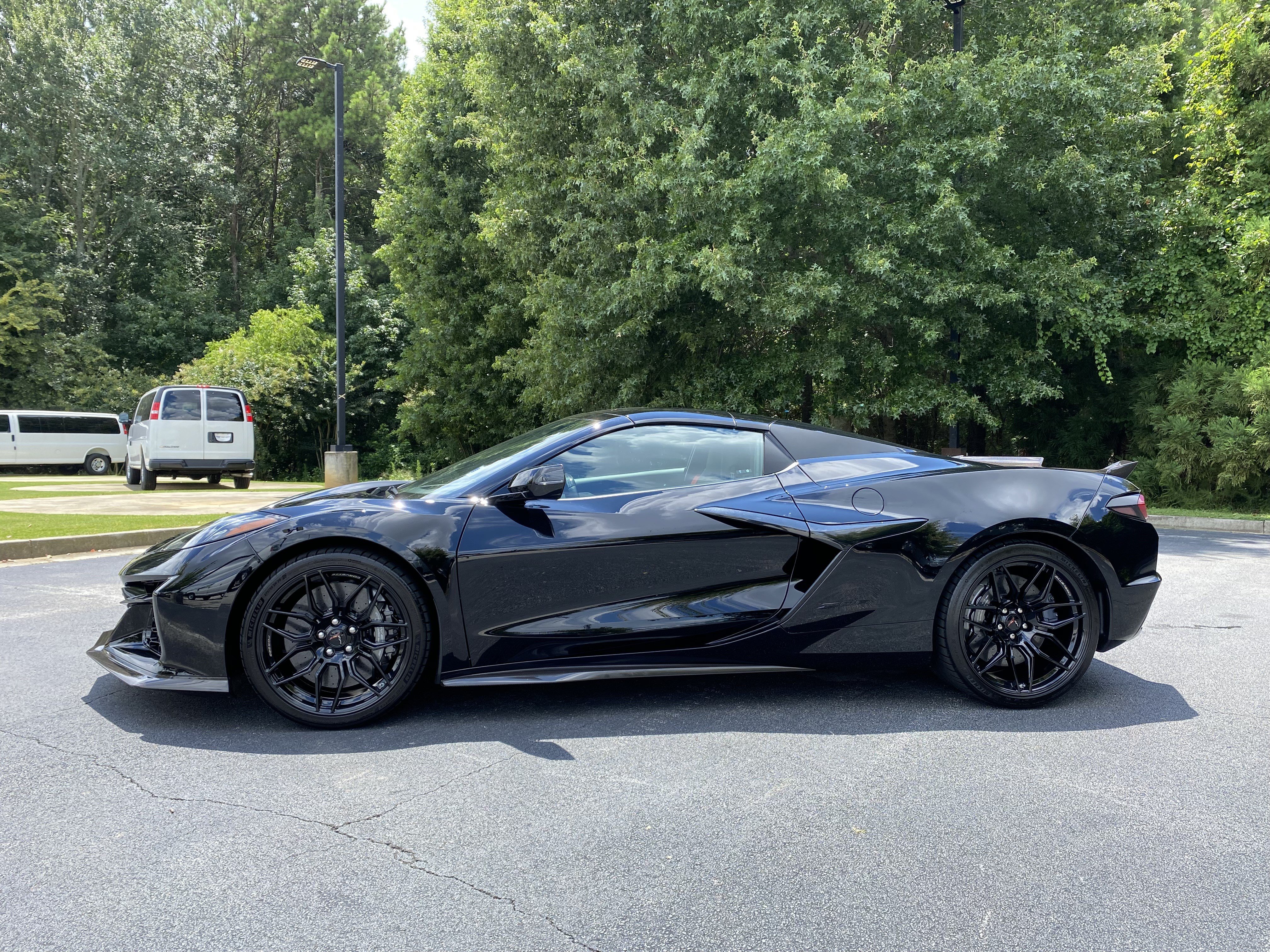 Used 2024 Chevrolet Corvette Z06 RWD image 6