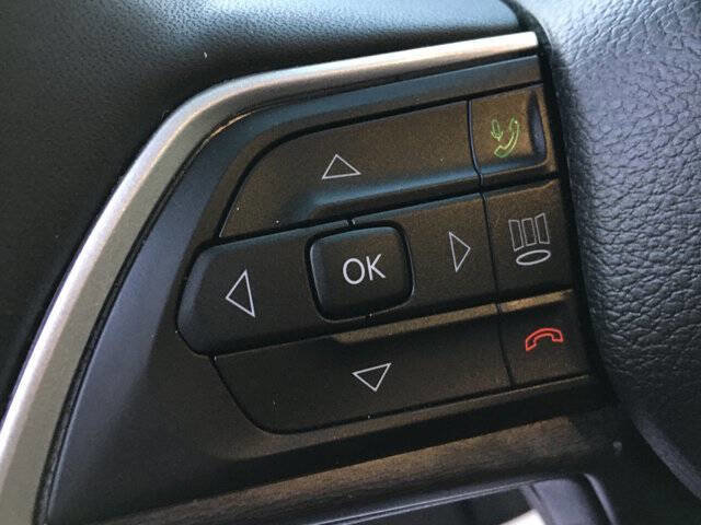 Used 2023 Jeep Grand Cherokee L Limited w/ Luxury Tech Group II image 12