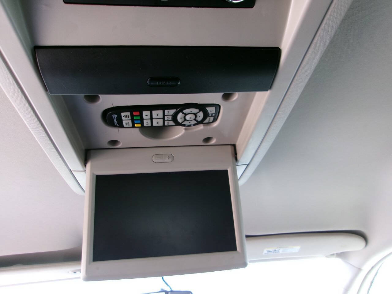 Used 2016 Chrysler Town & Country Touring FWD image 10