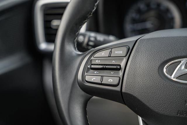 Used 2021 Hyundai Venue SEL w/ Premium Package image 25