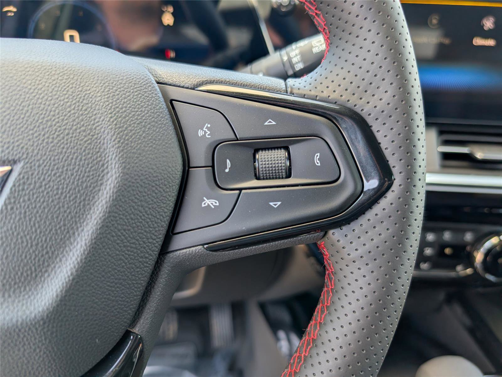New 2026 Chevrolet Trax RS w/ Sunroof Package image 29