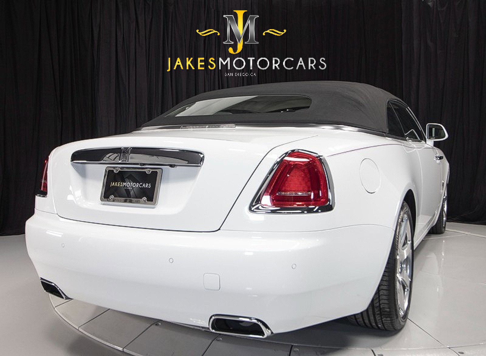 Used 2017 Rolls-Royce Dawn image 13