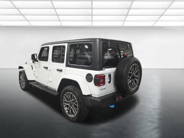 Used 2023 Jeep Wrangler Unlimited Sahara w/ Cold Weather Group AWD/4WD image 7