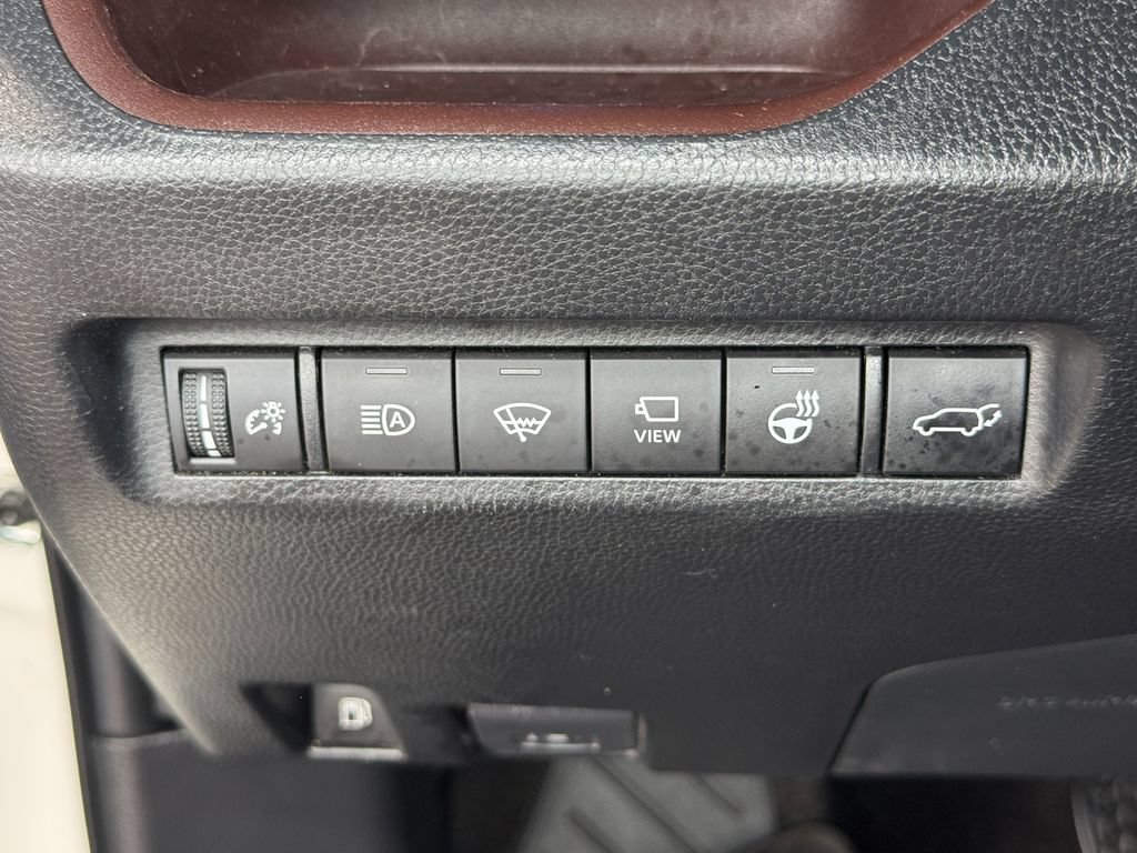 Used 2022 Toyota RAV4 Limited AWD/4WD image 18