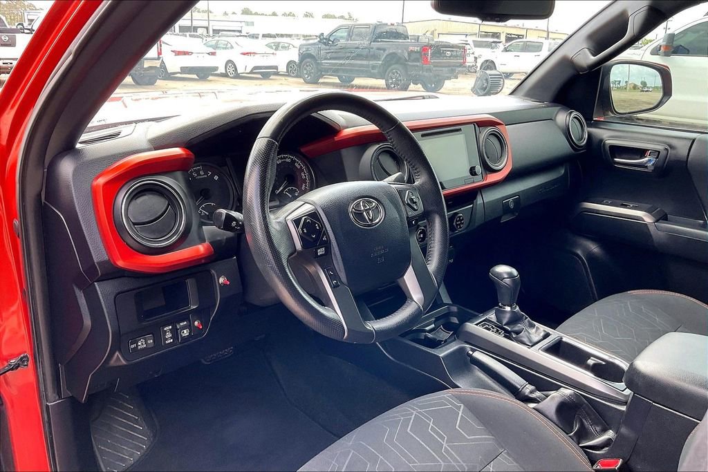 Used 2017 Toyota Tacoma TRD Off-Road w/ Tow Package (A/T) image 9