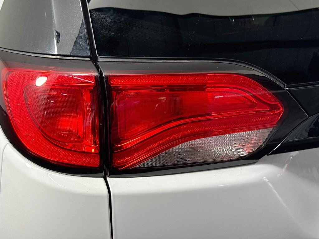 Used 2022 Chrysler Voyager LX FWD image 33