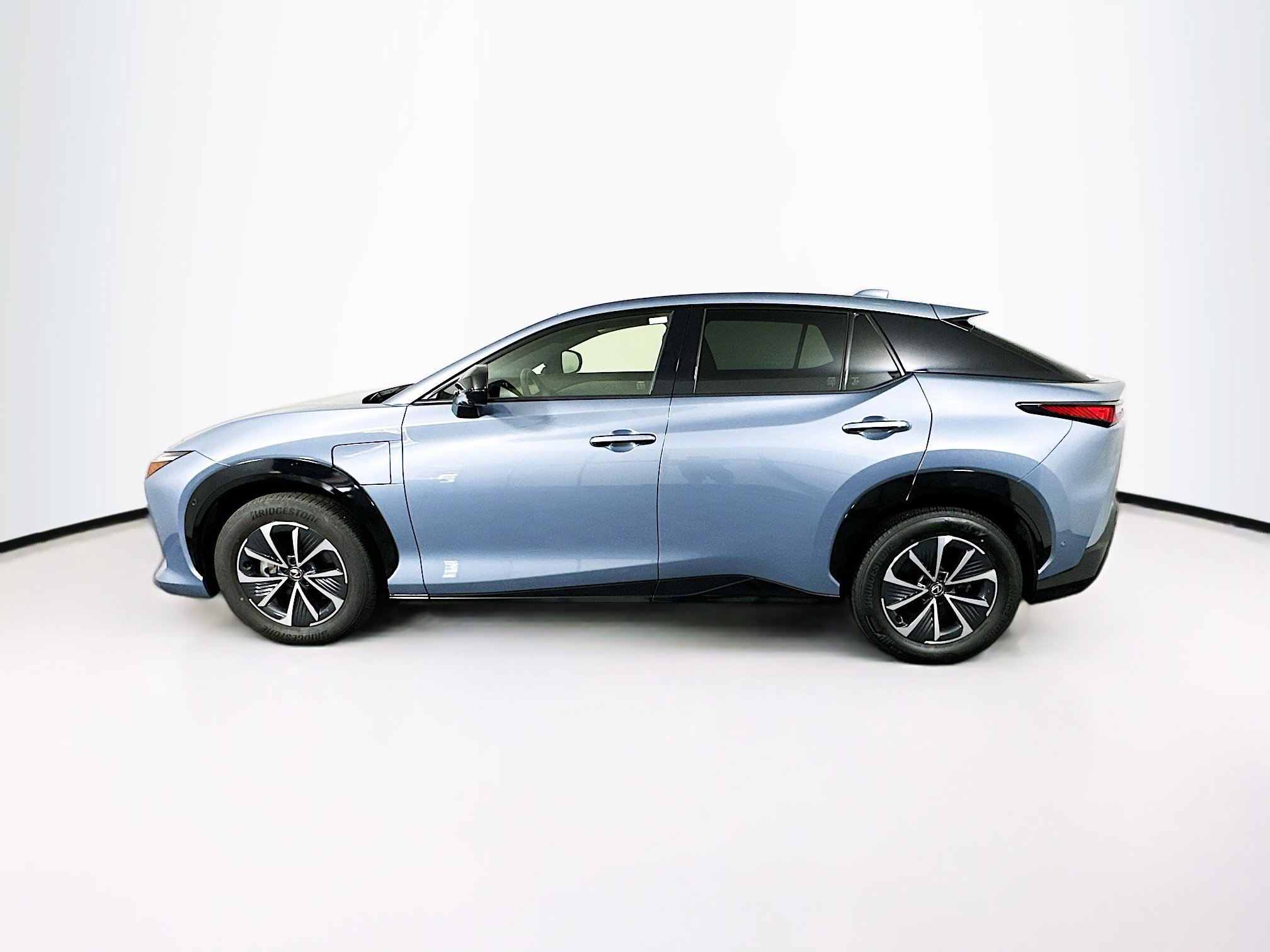 Used 2023 Lexus RZ 450e Premium w/ Technology Package image 4