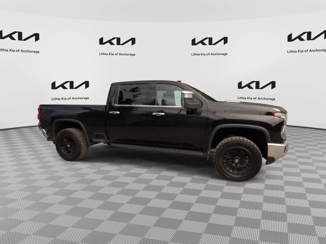 Used 2024 Chevrolet Silverado 2500 LTZ w/ LTZ Convenience Package AWD/4WD image 2