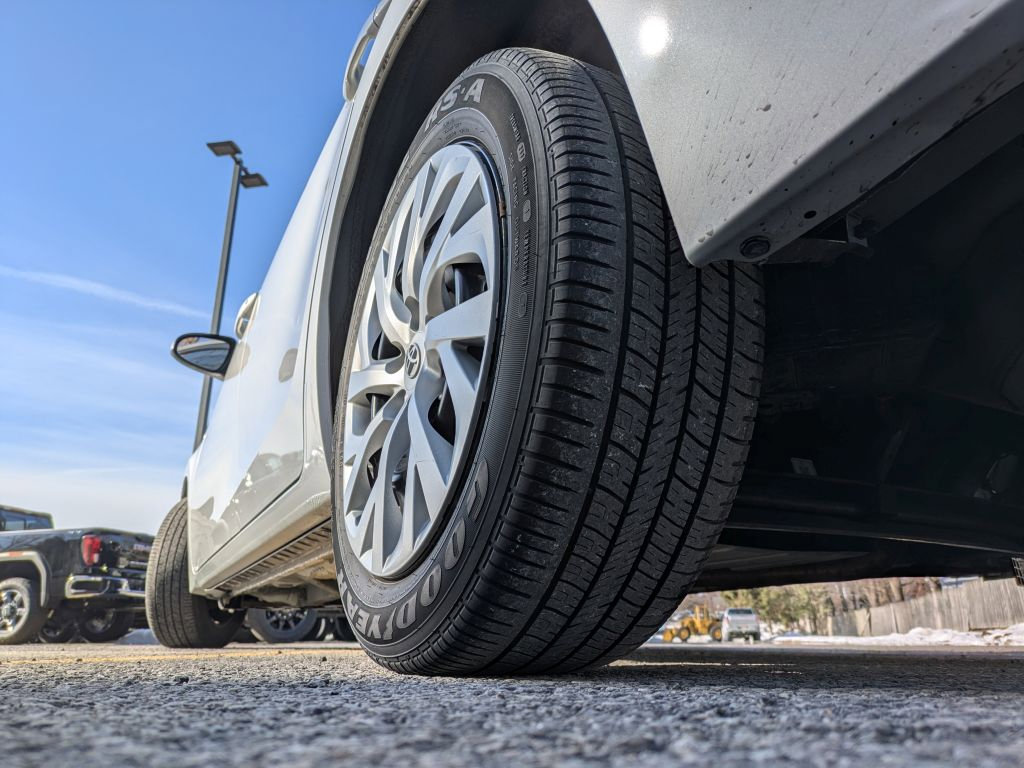 Used 2018 Toyota Corolla LE image 38
