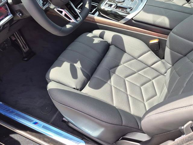 New 2026 BMW 740i w/ Premium Package RWD image 4