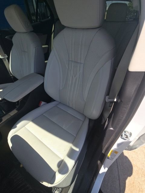Used 2024 Buick Envision Avenir AWD/4WD image 9