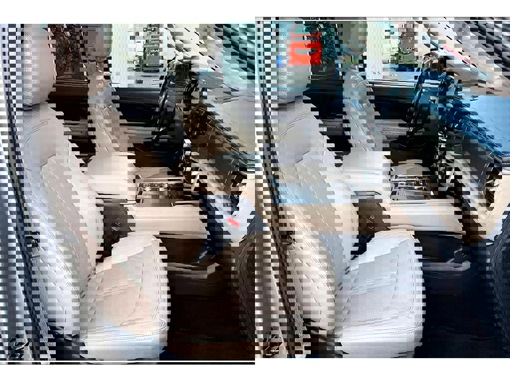 Used 2024 Ford Expedition Limited image 8