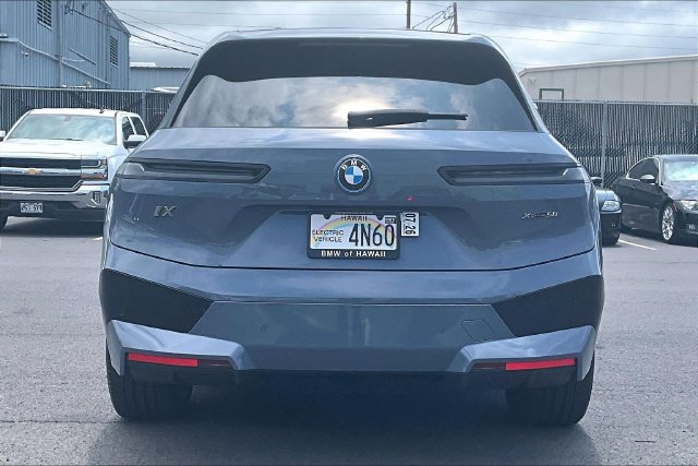 Used 2024 BMW iX xDrive50 w/ Premium Package AWD/4WD image 4