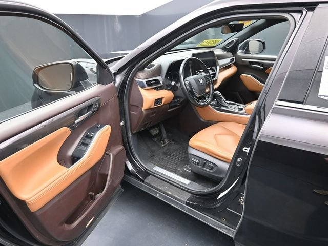 Used 2021 Toyota Highlander Platinum image 11