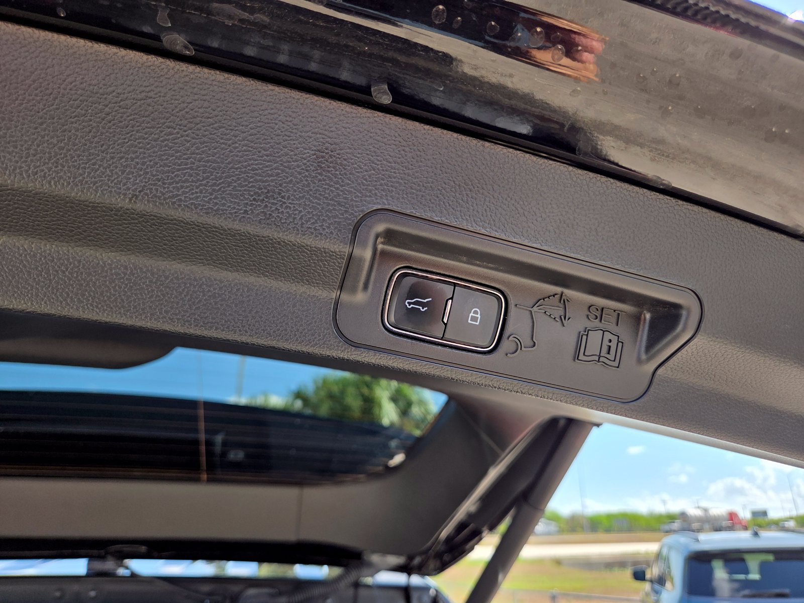 Used 2023 Ford Explorer XLT w/ Equipment Group 202A RWD image 28