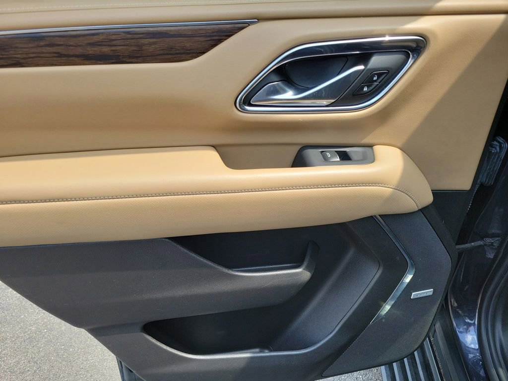 Used 2023 Chevrolet Tahoe Premier AWD/4WD image 17