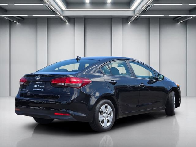 Used 2017 Kia Forte LX FWD image 4