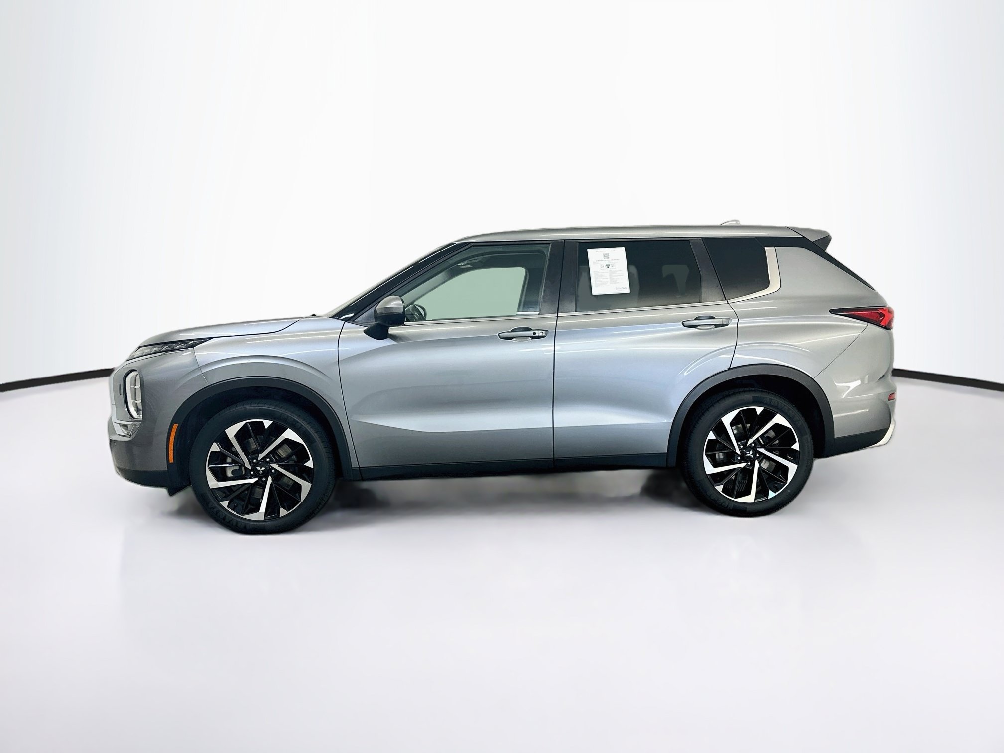 Used 2024 Mitsubishi Outlander SE AWD/4WD image 4