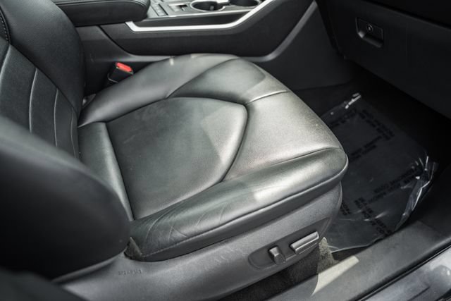 Used 2020 Toyota Highlander XLE AWD/4WD image 32