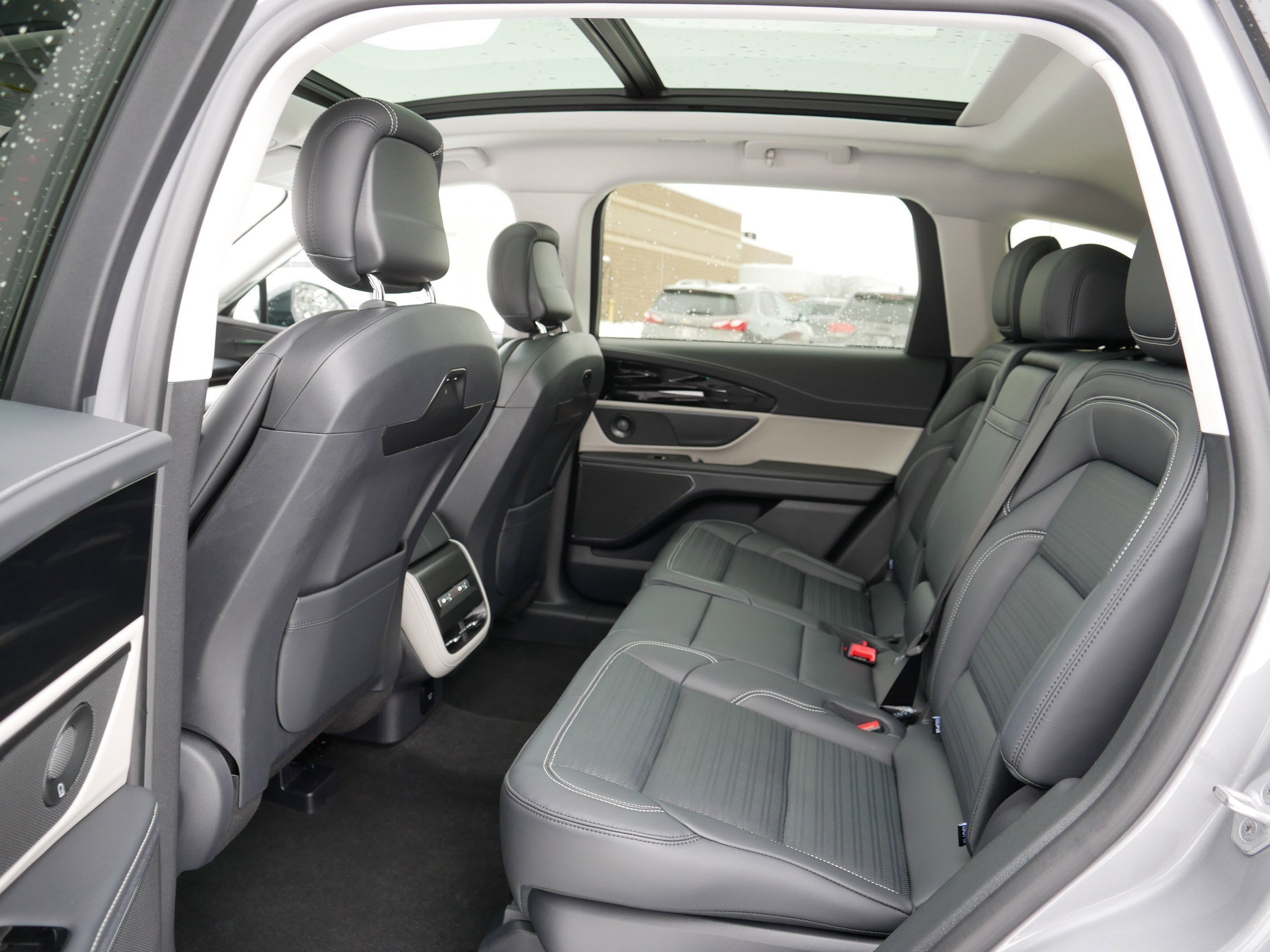 Used 2025 Lincoln Nautilus Reserve image 35