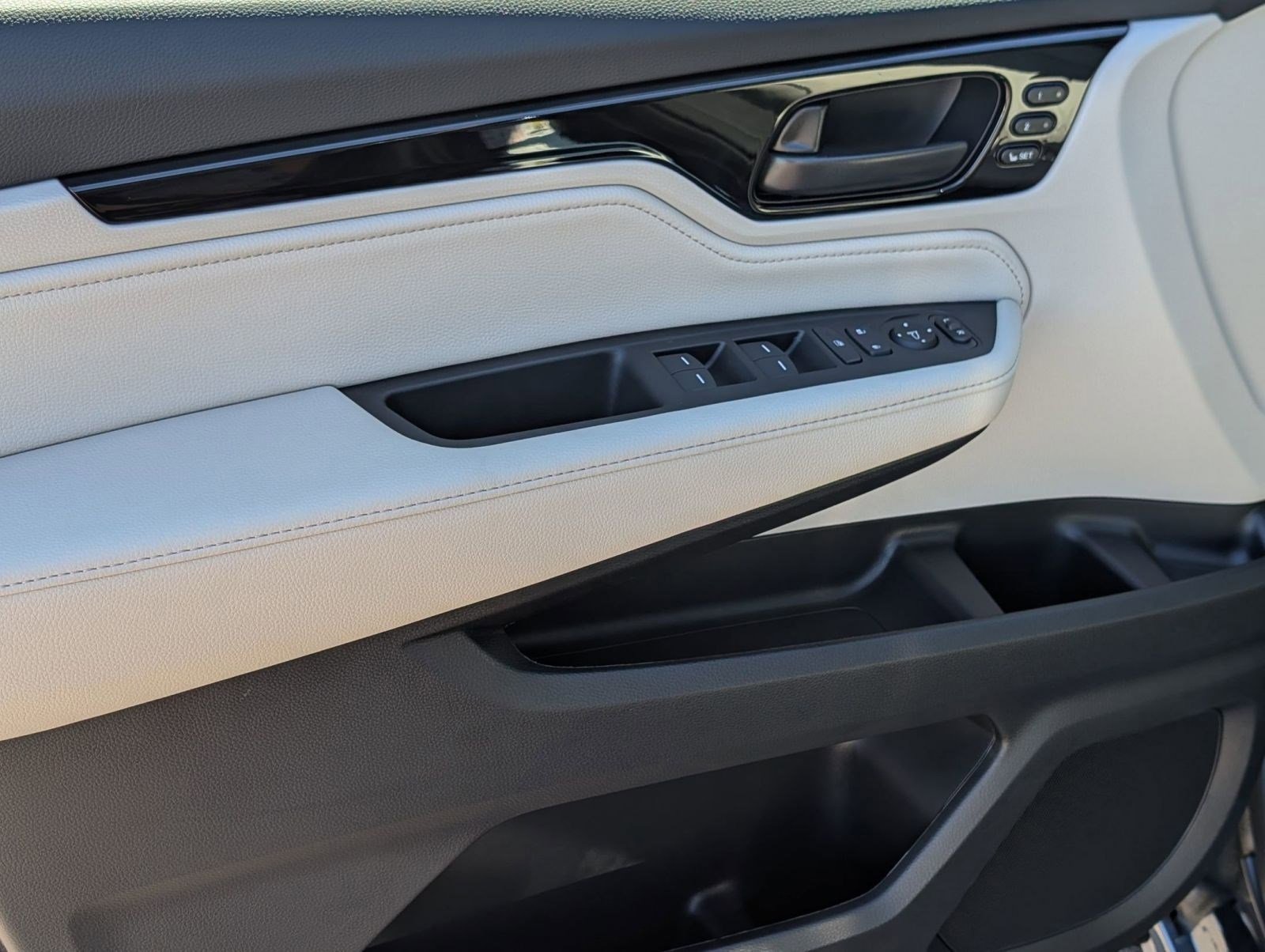 New 2026 Honda Odyssey Touring image 14