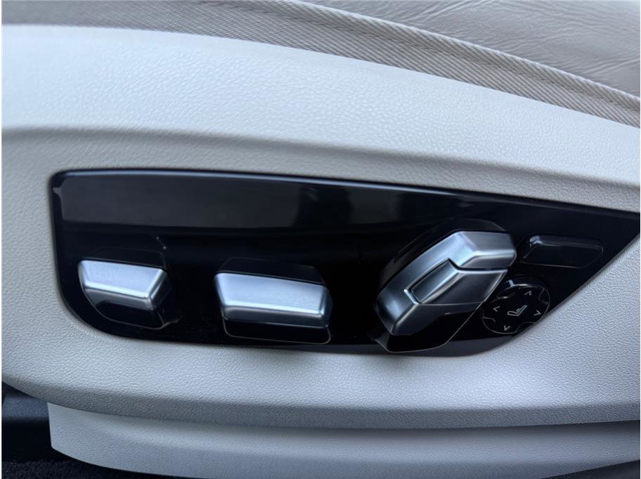 Used 2019 BMW M550i xDrive image 29