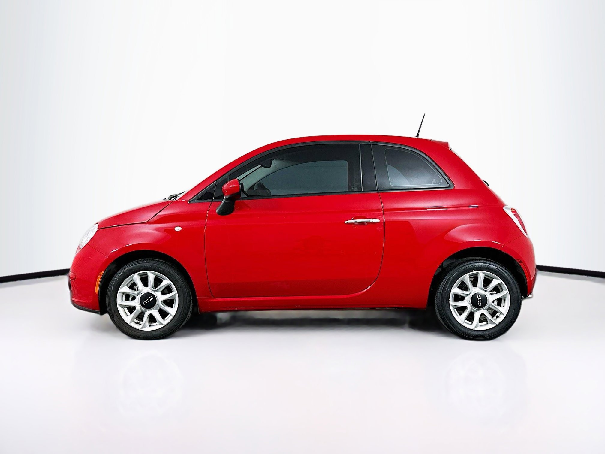 Used 2017 FIAT 500 Pop w/ Red Roof & Mirror Cap Package image 4