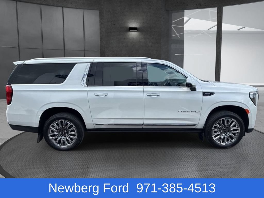 Used 2024 GMC Yukon XL Denali Ultimate AWD/4WD image 4