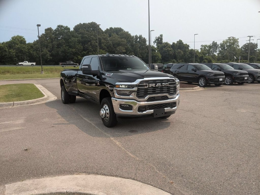 New 2026 RAM 3500 Big Horn AWD/4WD image 7