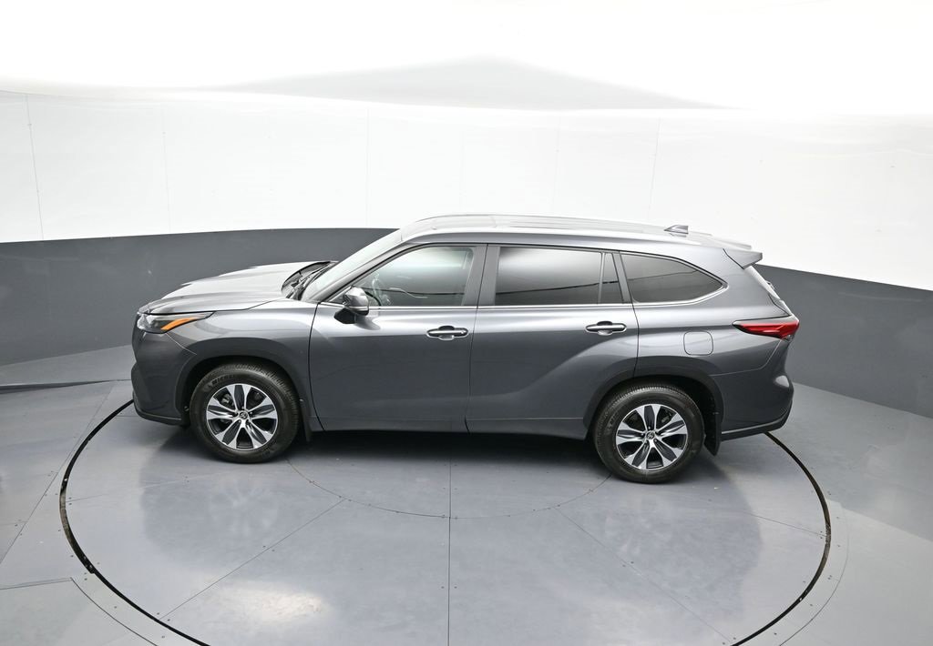 Certified 2023 Toyota Highlander XLE image 43