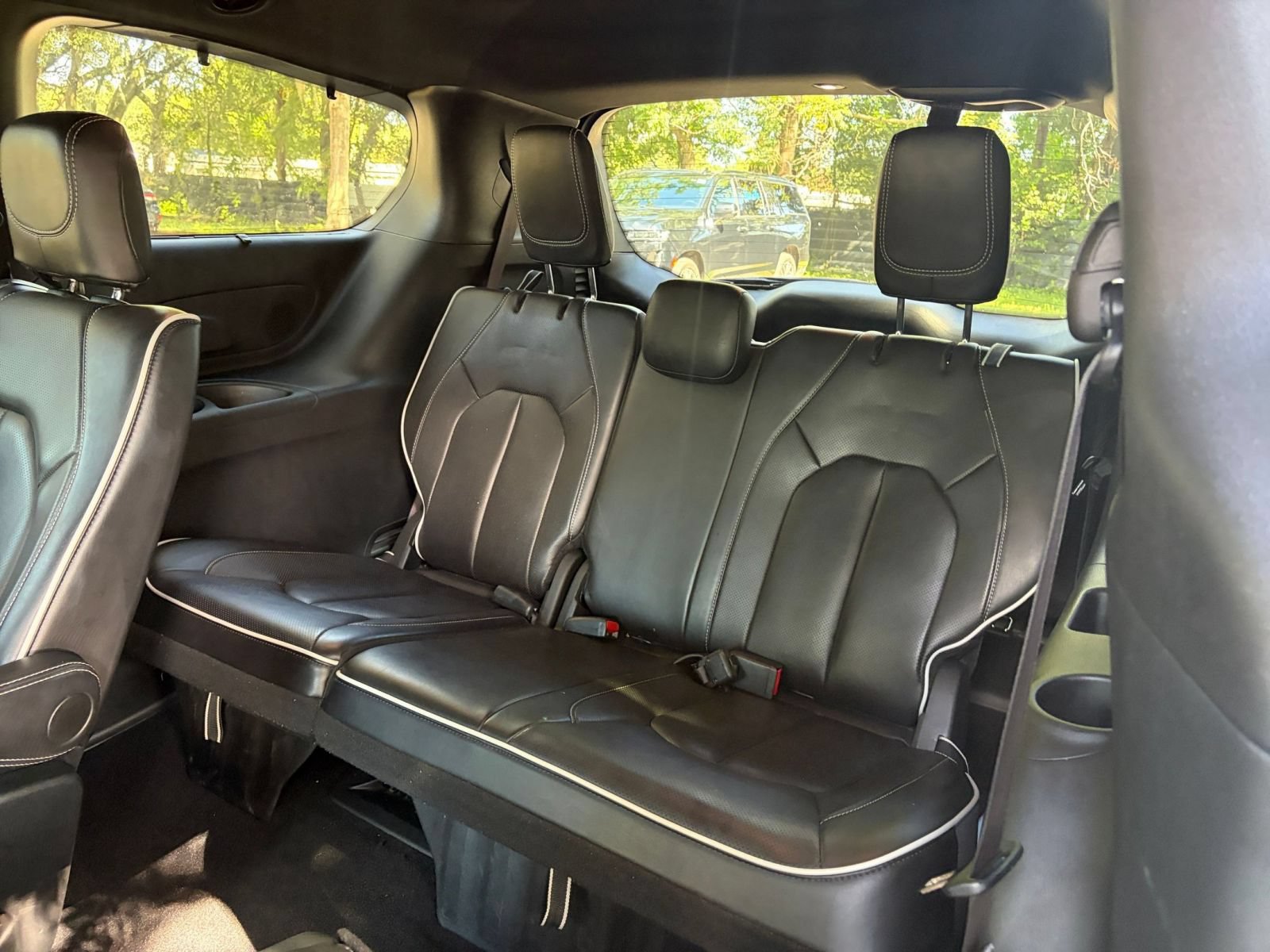 Used 2025 Chrysler Pacifica Limited FWD image 32