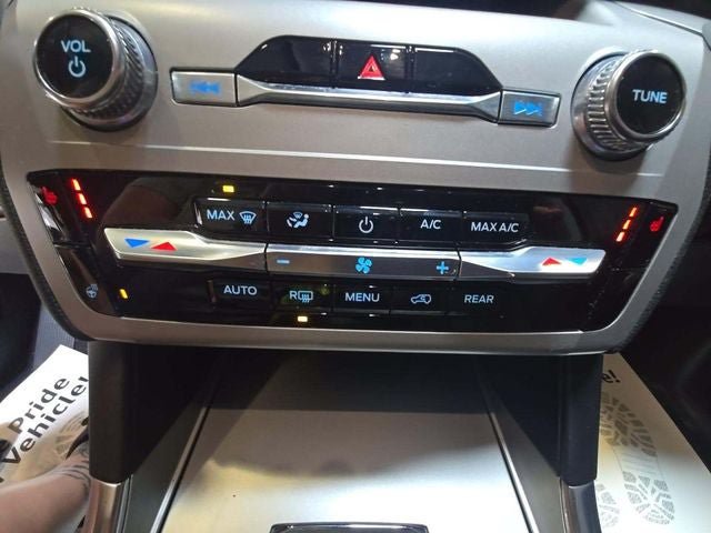 Used 2024 Ford Explorer XLT w/ Equipment Group 202A AWD/4WD image 29