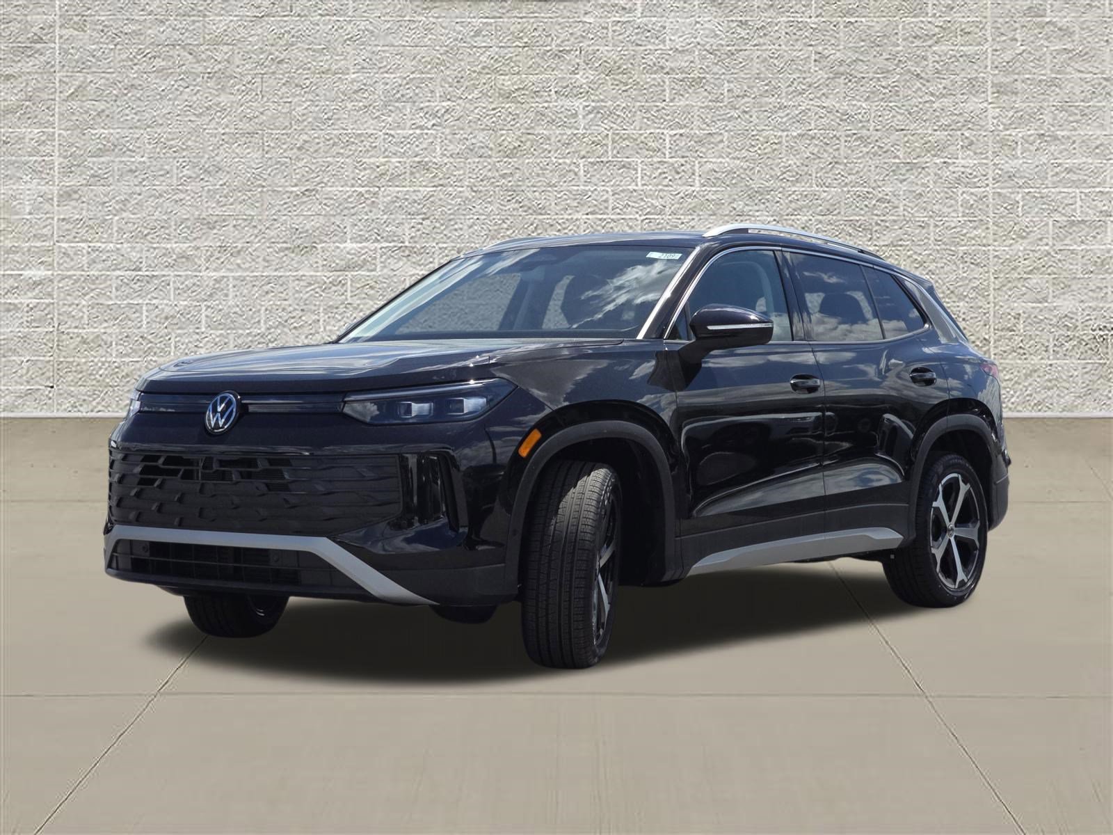 New 2026 Volkswagen Tiguan SE AWD/4WD image 3