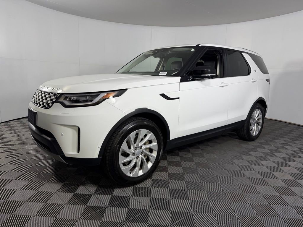 Used 2024 Land Rover Discovery S image 8