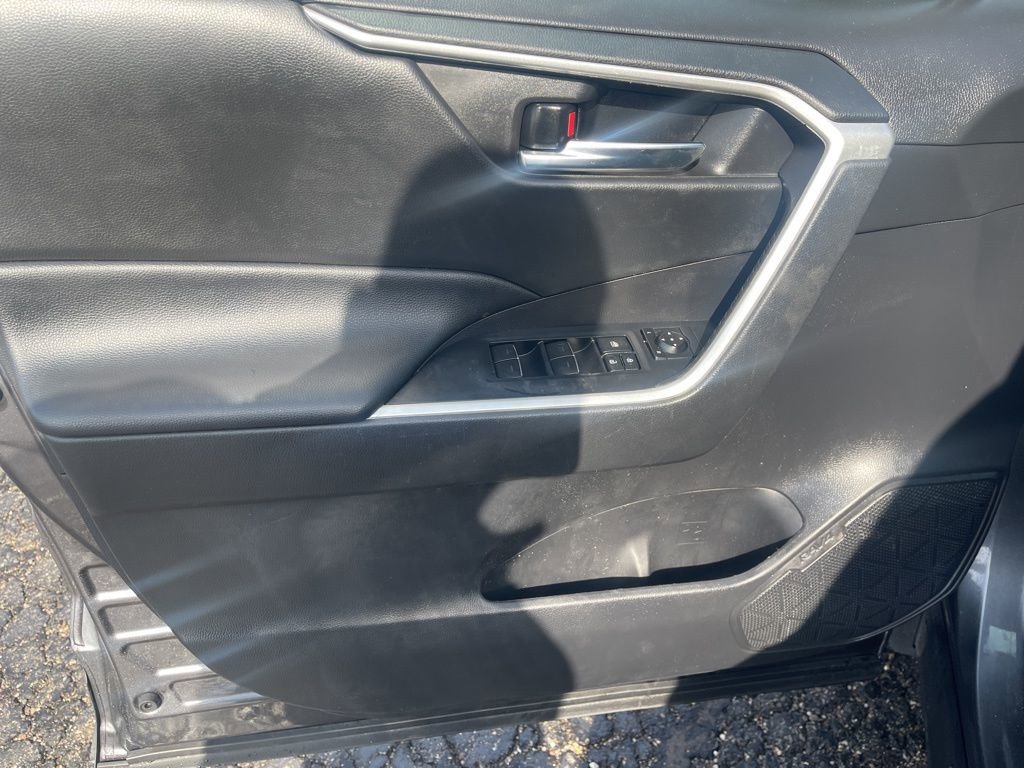 Used 2022 Toyota RAV4 XLE w/ Convenience Package image 19
