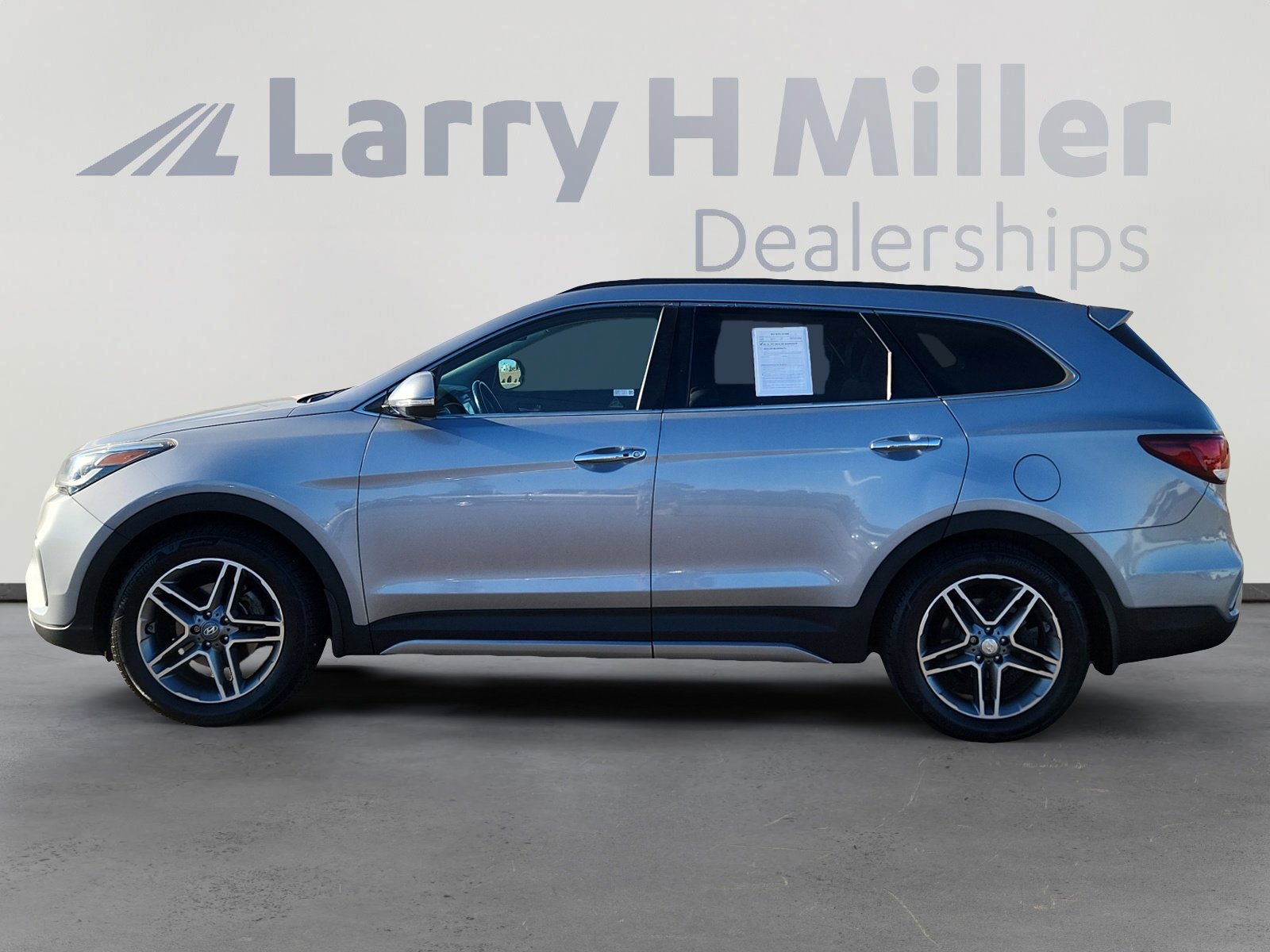 Used 2018 Hyundai Santa Fe Limited image 3