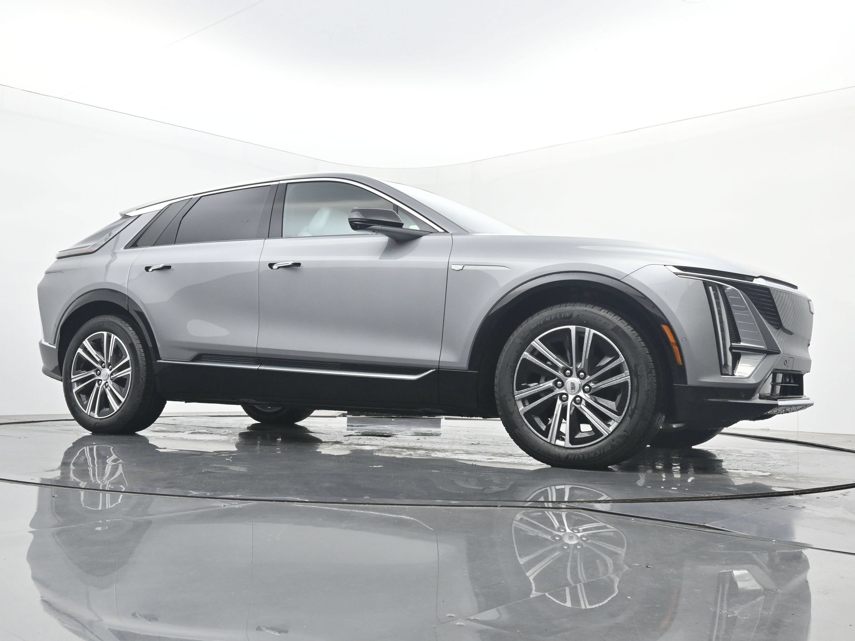 New 2026 Cadillac Lyriq Luxury w/ LPO, Floor Liner Package AWD/4WD image 21