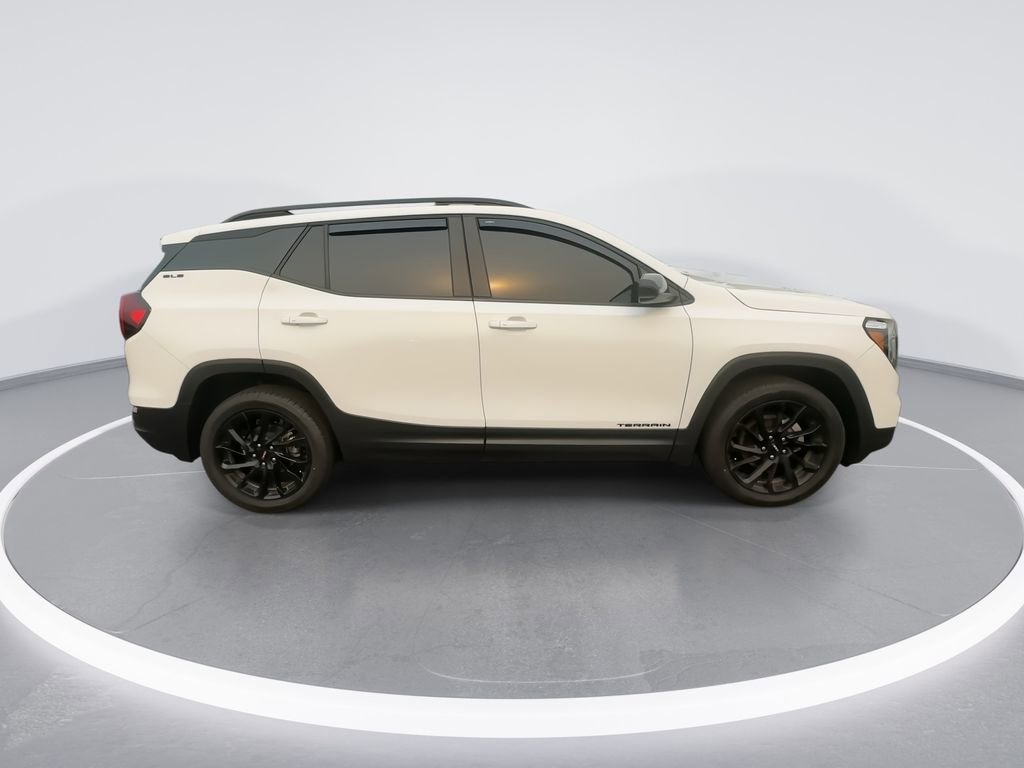 Used 2023 GMC Terrain SLE w/ Elevation Edition image 9