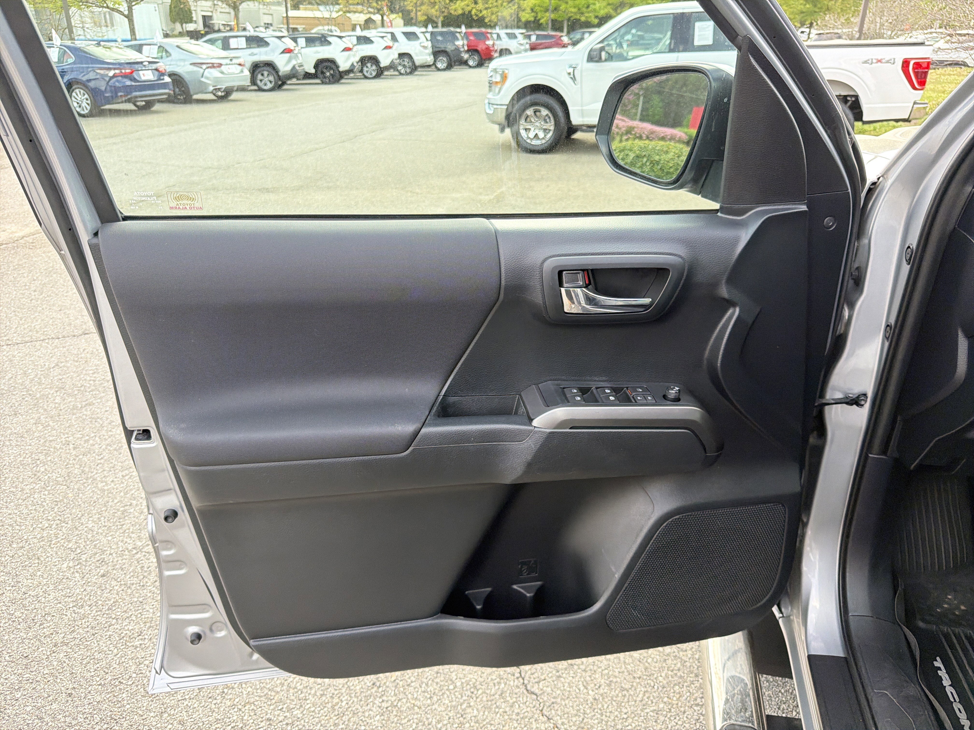 Used 2019 Toyota Tacoma TRD Sport image 20