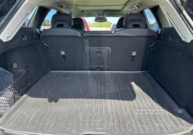 Used 2023 Volvo XC60 B5 Ultimate w/ Protection Package Premier image 6