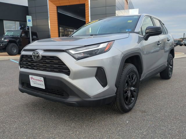 Used 2024 Toyota RAV4 LE image 8