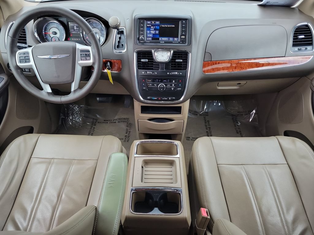 Used 2014 Chrysler Town & Country Touring FWD image 12
