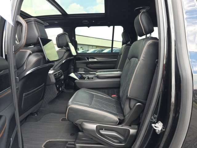Used 2025 Jeep Grand Wagoneer L Series III w/ Rear Seat Video Group 1 AWD/4WD image 35