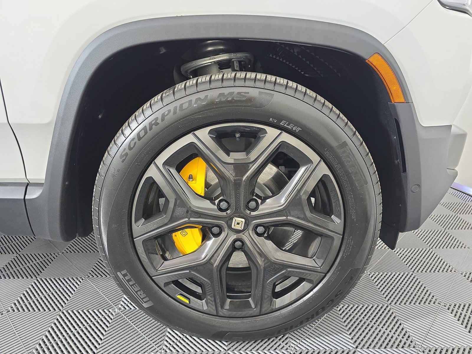 Used 2025 Rivian R1T Premium AWD/4WD image 12
