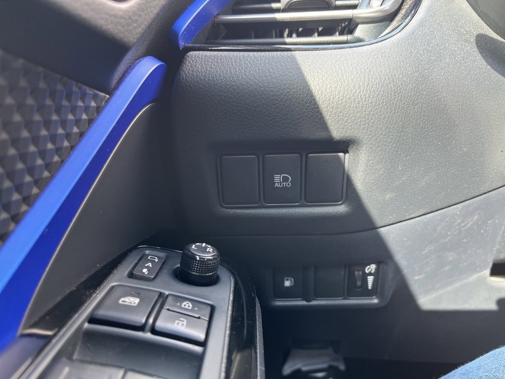 Used 2022 Toyota C-HR XLE image 10