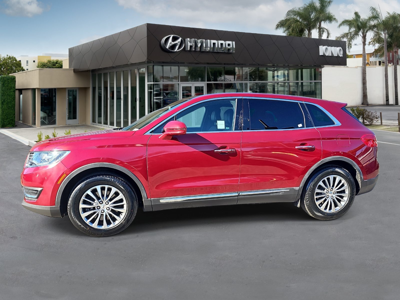 Used 2016 Lincoln MKX Select w/ Select Plus Package FWD image 6