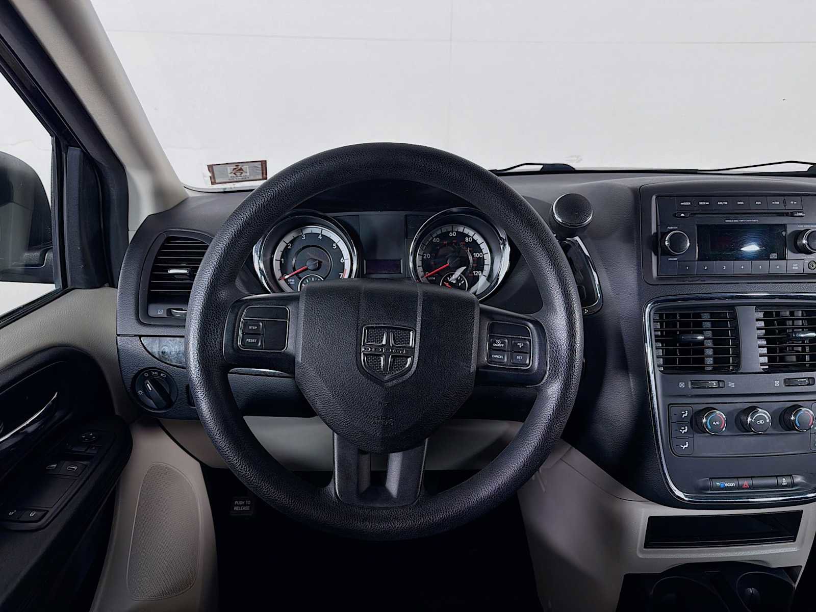 Used 2014 Dodge Grand Caravan American Value Package image 17