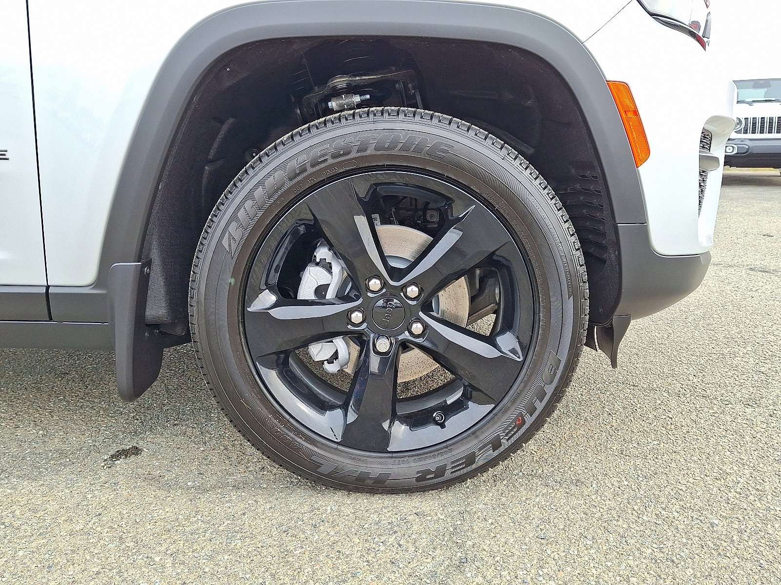 New 2025 Jeep Grand Cherokee Altitude image 5