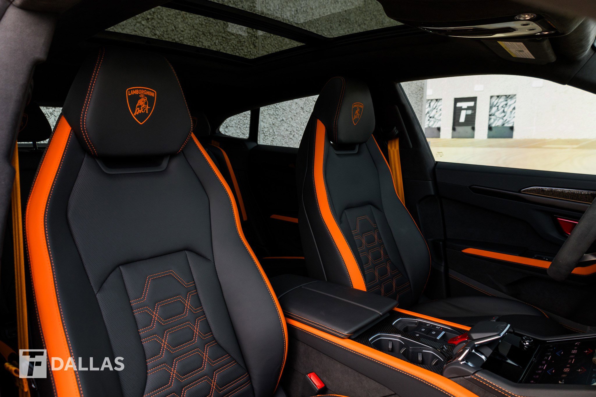 Used 2025 Lamborghini Urus SE image 46